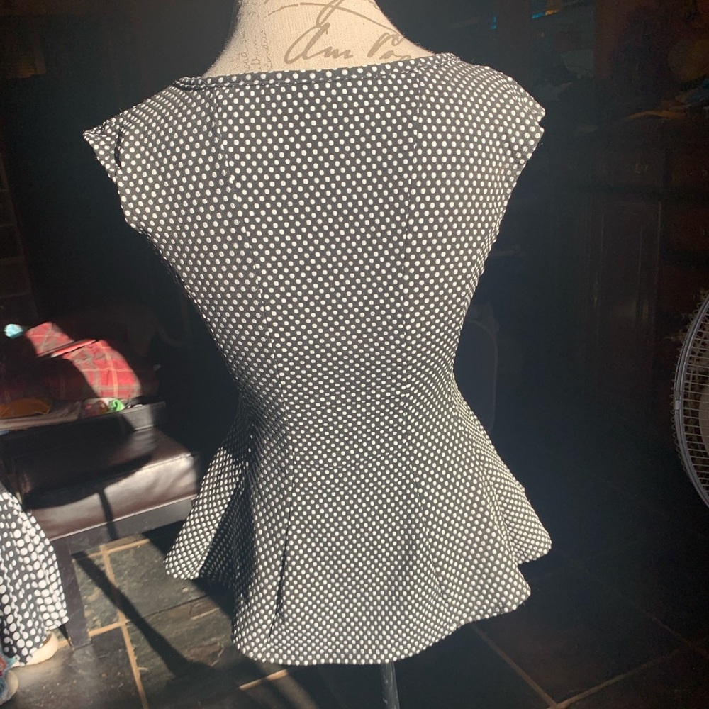 ‼️SOLD‼️Sleeveless Blouse w Raised PolkaDots & Flared Bottom Flattering! - Picture 9 of 13